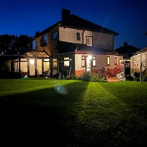 https://greenacre-house-close-to-liverpool-john-lennon-airport.hotelsin-chester.com